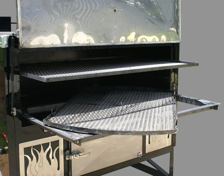 Backwoods Smoker Pro Competition Hog charcoal smoker interior