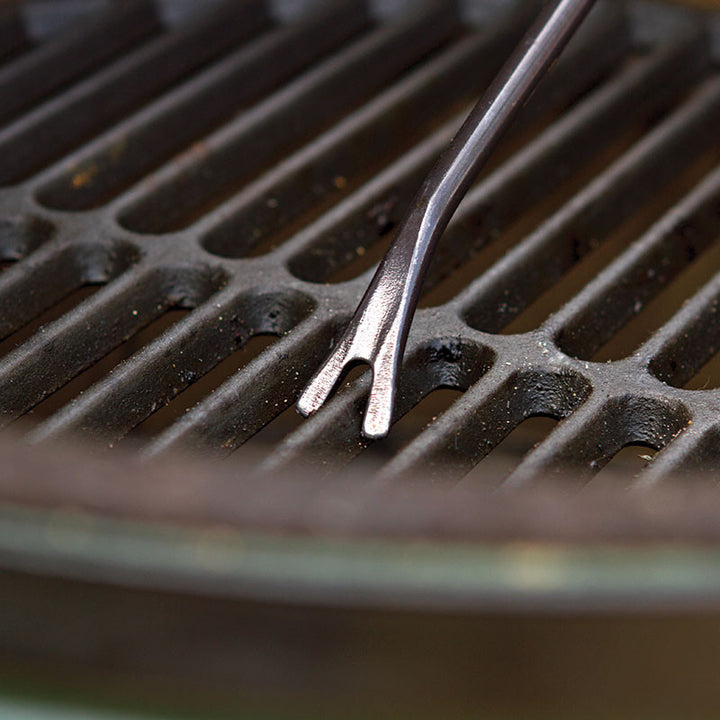 Big Green Egg V-Notch Grid Cleaner close up