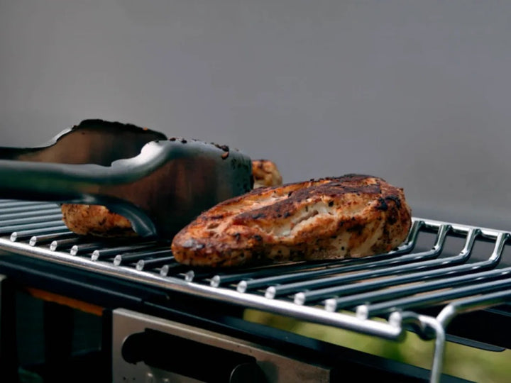 Halo Elite4B Outdoor Griddle meat on warming rack
