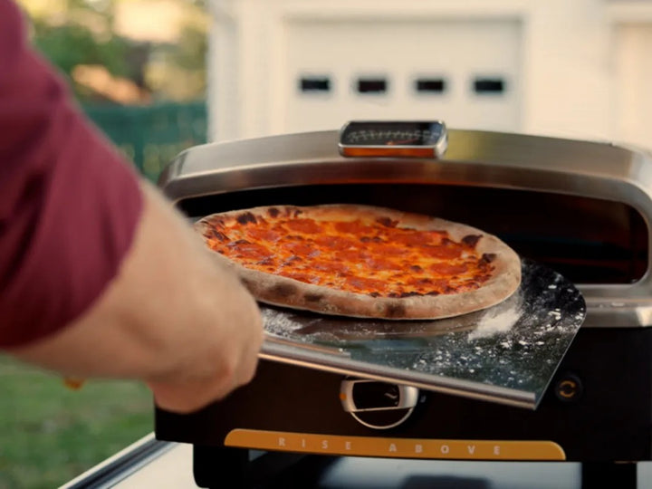 Halo Versa 16 Pizza Oven pizza coming out