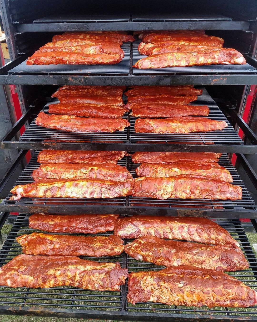 Smokin Brothers Commercial Big Red full of ribs