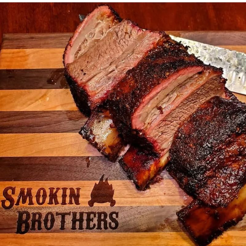 Smokin Brothers Cutting Board cut of Juicy meat