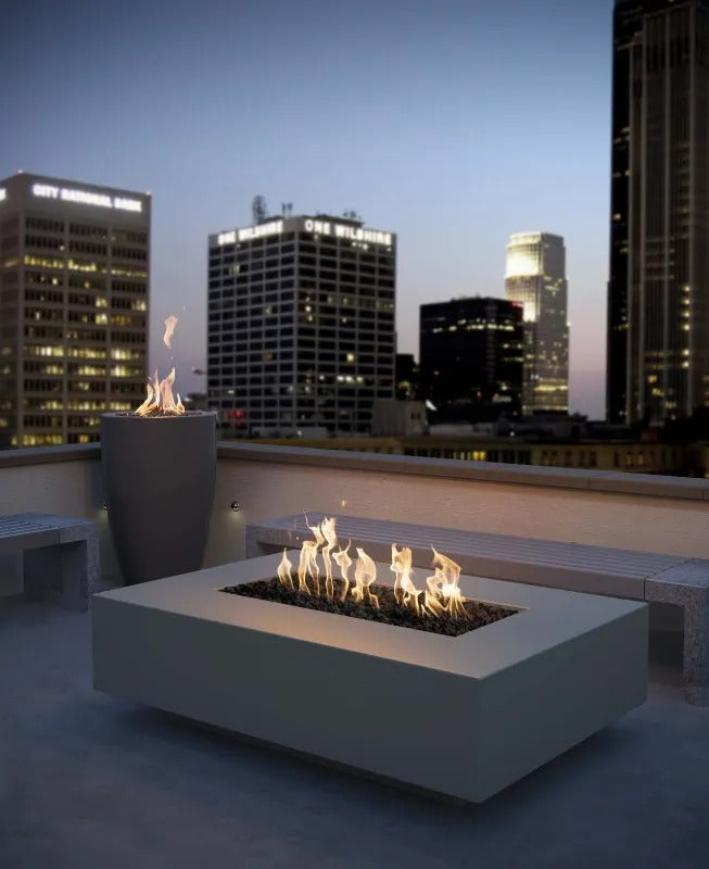 The Outdoor Plus cabo linear on city balcony